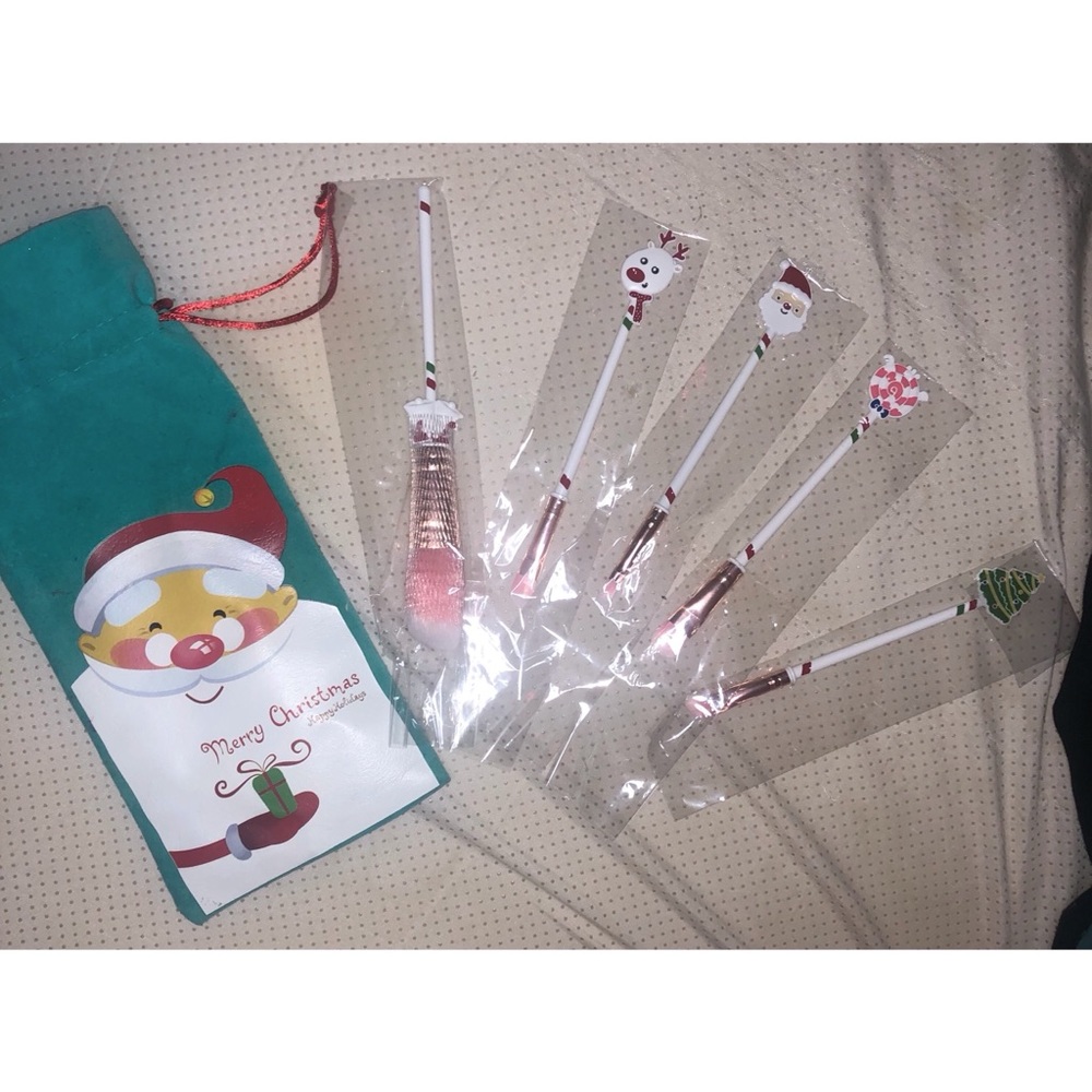 Christmas makeup brushes
